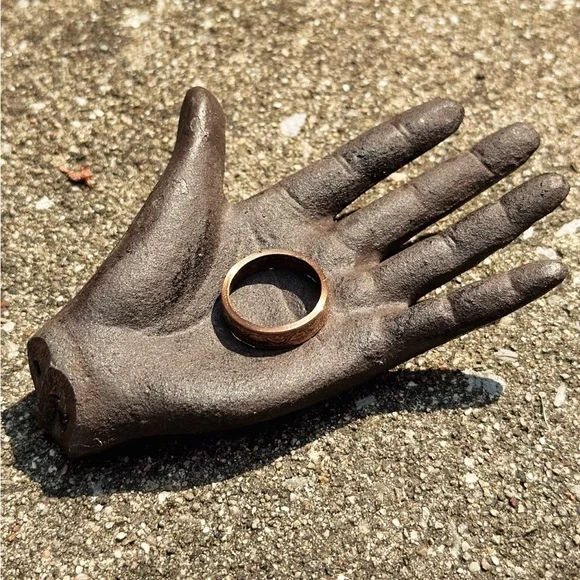 Handmade Canadian Penny Ring - 1920 Large Cent (Copper, size 10, Jewelry) - Picture 3 of 4